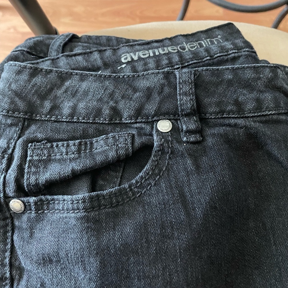 Denim Straight Leg. Avenue 16p